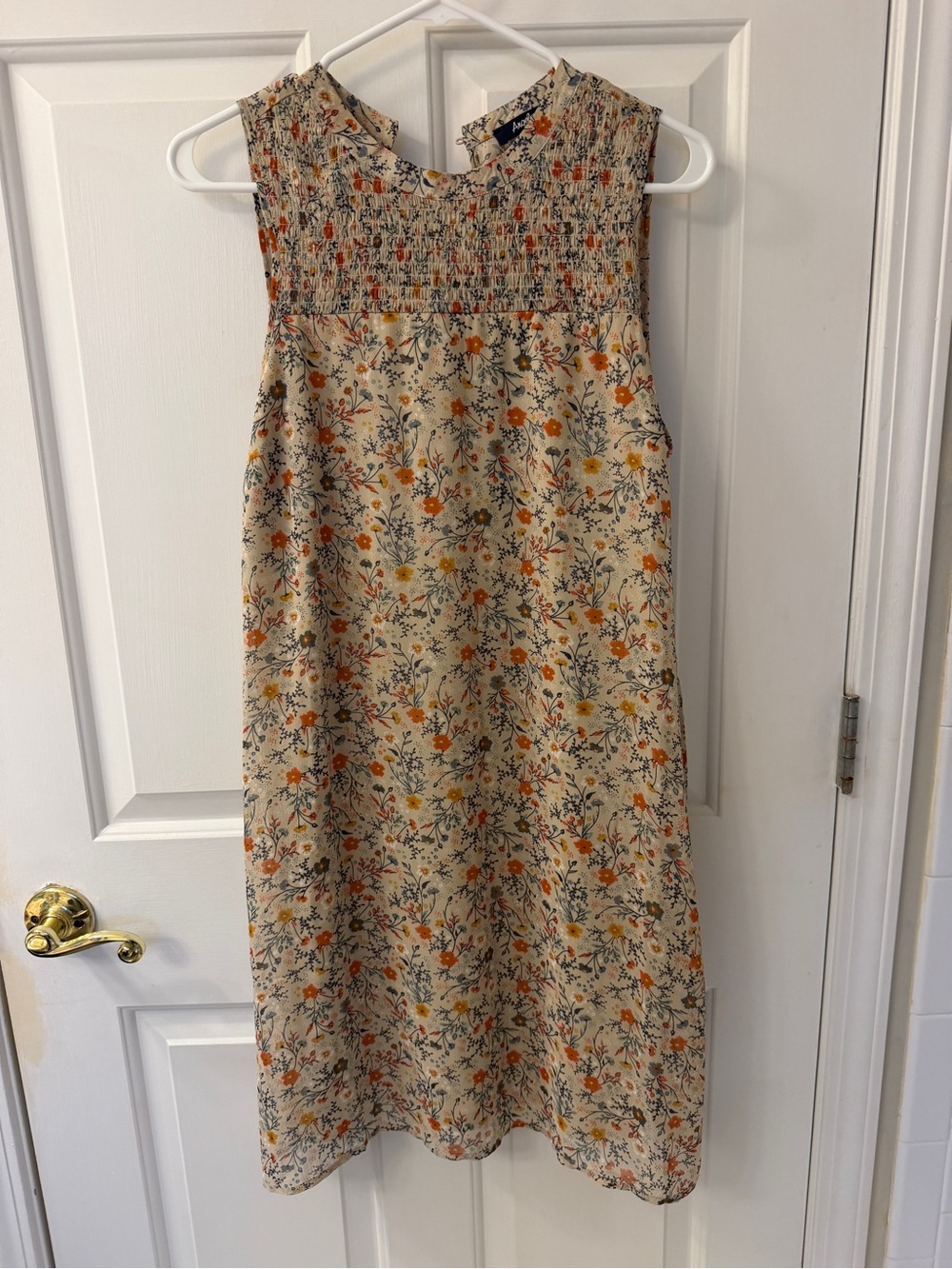 🩷 Smocked Floral Sleeveless Shift Dress. Size M. Perfect for teachers.🩷